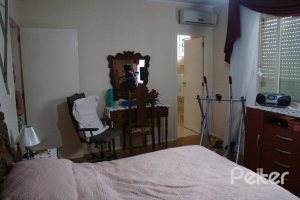 Casa à venda com 248m², 3 dormitórios, 1 suíte, 4 vagas, no bairro Tristeza em Porto Alegre