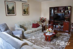 Casa à venda com 248m², 3 dormitórios, 1 suíte, 4 vagas, no bairro Tristeza em Porto Alegre