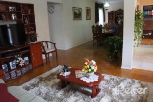 Casa à venda com 248m², 3 dormitórios, 1 suíte, 4 vagas, no bairro Tristeza em Porto Alegre