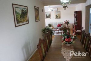 Casa à venda com 248m², 3 dormitórios, 1 suíte, 4 vagas, no bairro Tristeza em Porto Alegre