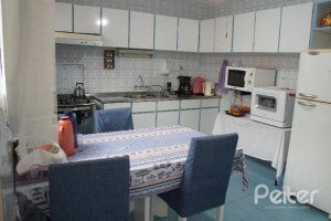 Casa à venda com 248m², 3 dormitórios, 1 suíte, 4 vagas, no bairro Tristeza em Porto Alegre