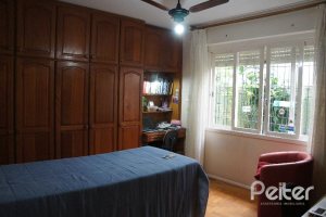 Casa à venda com 248m², 3 dormitórios, 1 suíte, 4 vagas, no bairro Tristeza em Porto Alegre