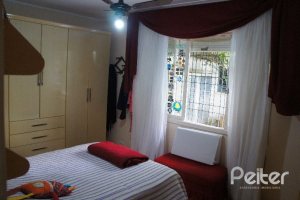 Casa à venda com 248m², 3 dormitórios, 1 suíte, 4 vagas, no bairro Tristeza em Porto Alegre