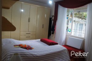 Casa à venda com 248m², 3 dormitórios, 1 suíte, 4 vagas, no bairro Tristeza em Porto Alegre