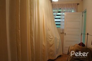 Casa à venda com 248m², 3 dormitórios, 1 suíte, 4 vagas, no bairro Tristeza em Porto Alegre