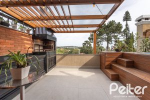 Casa à venda com 211m², 3 dormitórios, 1 suíte, 2 vagas, no bairro Vila Assunção em Porto Alegre