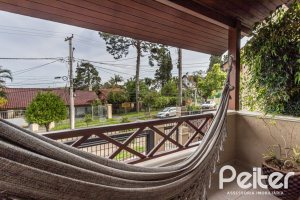 Casa à venda com 211m², 3 dormitórios, 1 suíte, 2 vagas, no bairro Vila Assunção em Porto Alegre