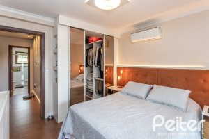 Casa à venda com 211m², 3 dormitórios, 1 suíte, 2 vagas, no bairro Vila Assunção em Porto Alegre