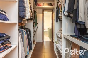 Casa à venda com 211m², 3 dormitórios, 1 suíte, 2 vagas, no bairro Vila Assunção em Porto Alegre