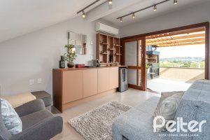 Casa à venda com 211m², 3 dormitórios, 1 suíte, 2 vagas, no bairro Vila Assunção em Porto Alegre