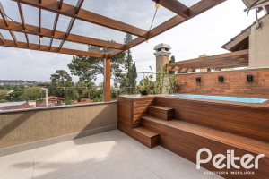 Casa à venda com 211m², 3 dormitórios, 1 suíte, 2 vagas, no bairro Vila Assunção em Porto Alegre