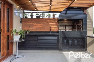 Casa à venda com 211m², 3 dormitórios, 1 suíte, 2 vagas, no bairro Vila Assunção em Porto Alegre