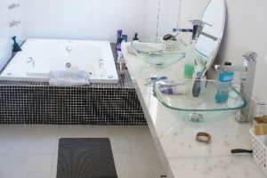 Casa em Condomínio à venda com 288m², 3 dormitórios, 3 suítes, 4 vagas, no bairro Terra Ville em PORTO ALEGRE