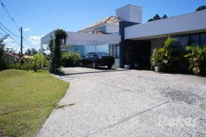 Casa em Condomínio à venda com 288m², 3 dormitórios, 3 suítes, 4 vagas, no bairro Terra Ville em PORTO ALEGRE