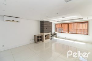 Casa em Condomínio à venda com 292m², 4 dormitórios, 2 suítes, 3 vagas, no bairro Vila Assunção em Porto Alegre