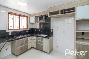 Casa em Condomínio à venda com 292m², 4 dormitórios, 2 suítes, 3 vagas, no bairro Vila Assunção em Porto Alegre