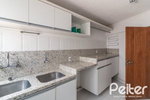 Casa em Condomínio à venda com 292m², 4 dormitórios, 2 suítes, 3 vagas, no bairro Vila Assunção em Porto Alegre