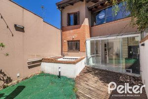 Casa em Condomínio à venda com 292m², 4 dormitórios, 2 suítes, 3 vagas, no bairro Vila Assunção em Porto Alegre