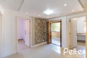 Casa em Condomínio à venda com 292m², 4 dormitórios, 2 suítes, 3 vagas, no bairro Vila Assunção em Porto Alegre