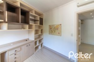 Casa em Condomínio à venda com 292m², 4 dormitórios, 2 suítes, 3 vagas, no bairro Vila Assunção em Porto Alegre