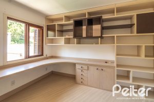 Casa em Condomínio à venda com 292m², 4 dormitórios, 2 suítes, 3 vagas, no bairro Vila Assunção em Porto Alegre