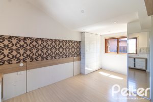 Casa em Condomínio à venda com 292m², 4 dormitórios, 2 suítes, 3 vagas, no bairro Vila Assunção em Porto Alegre