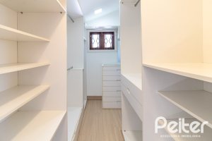 Casa em Condomínio à venda com 292m², 4 dormitórios, 2 suítes, 3 vagas, no bairro Vila Assunção em Porto Alegre