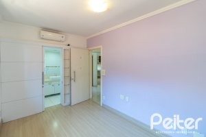 Casa em Condomínio à venda com 292m², 4 dormitórios, 2 suítes, 3 vagas, no bairro Vila Assunção em Porto Alegre