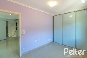 Casa em Condomínio à venda com 292m², 4 dormitórios, 2 suítes, 3 vagas, no bairro Vila Assunção em Porto Alegre