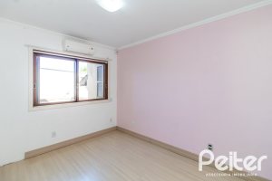 Casa em Condomínio à venda com 292m², 4 dormitórios, 2 suítes, 3 vagas, no bairro Vila Assunção em Porto Alegre