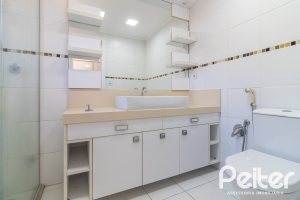 Casa em Condomínio à venda com 292m², 4 dormitórios, 2 suítes, 3 vagas, no bairro Vila Assunção em Porto Alegre