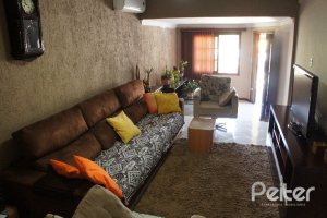 Casa à venda com 156m², 3 dormitórios, 1 suíte, 3 vagas, no bairro Vila Nova em Porto Alegre