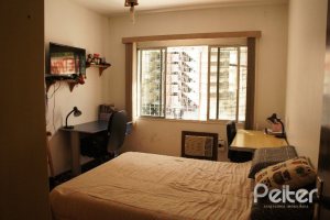 Casa à venda com 156m², 3 dormitórios, 1 suíte, 3 vagas, no bairro Vila Nova em Porto Alegre