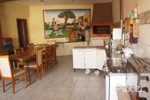 Casa à venda com 156m², 3 dormitórios, 1 suíte, 3 vagas, no bairro Vila Nova em Porto Alegre