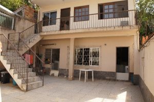 Casa à venda com 156m², 3 dormitórios, 1 suíte, 3 vagas, no bairro Vila Nova em Porto Alegre