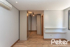 Apartamento à venda com 154m², 3 dormitórios, 1 suíte, 4 vagas, no bairro Tristeza em PORTO ALEGRE