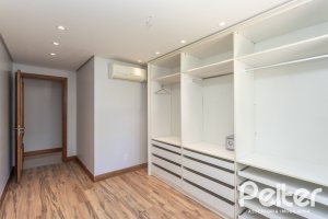 Apartamento à venda com 154m², 3 dormitórios, 1 suíte, 4 vagas, no bairro Tristeza em PORTO ALEGRE