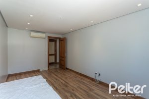 Apartamento à venda com 154m², 3 dormitórios, 1 suíte, 4 vagas, no bairro Tristeza em PORTO ALEGRE