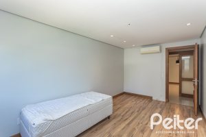 Apartamento à venda com 154m², 3 dormitórios, 1 suíte, 4 vagas, no bairro Tristeza em PORTO ALEGRE