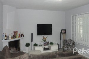 Casa à venda com 149m², 3 dormitórios, 1 suíte, 3 vagas, no bairro Ipanema em Porto Alegre