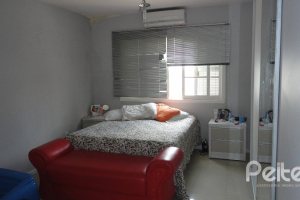 Casa à venda com 149m², 3 dormitórios, 1 suíte, 3 vagas, no bairro Ipanema em Porto Alegre