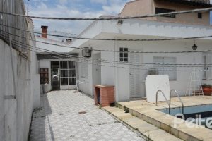 Casa à venda com 149m², 3 dormitórios, 1 suíte, 3 vagas, no bairro Ipanema em Porto Alegre
