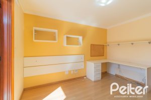 Casa em Condomínio à venda com 286m², 3 dormitórios, 1 suíte, 2 vagas, no bairro Cristal em PORTO ALEGRE