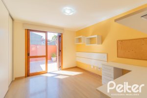 Casa em Condomínio à venda com 286m², 3 dormitórios, 1 suíte, 2 vagas, no bairro Cristal em PORTO ALEGRE