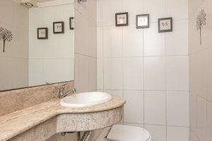 Casa em Condomínio à venda com 286m², 3 dormitórios, 1 suíte, 2 vagas, no bairro Cristal em PORTO ALEGRE