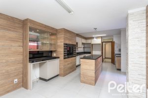 Casa em Condomínio à venda com 286m², 3 dormitórios, 1 suíte, 2 vagas, no bairro Cristal em PORTO ALEGRE