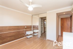 Casa em Condomínio à venda com 286m², 3 dormitórios, 1 suíte, 2 vagas, no bairro Cristal em PORTO ALEGRE