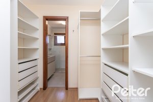 Casa em Condomínio à venda com 286m², 3 dormitórios, 1 suíte, 2 vagas, no bairro Cristal em PORTO ALEGRE