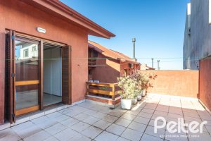 Casa em Condomínio à venda com 286m², 3 dormitórios, 1 suíte, 2 vagas, no bairro Cristal em PORTO ALEGRE