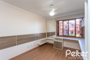 Casa em Condomínio à venda com 286m², 3 dormitórios, 1 suíte, 2 vagas, no bairro Cristal em PORTO ALEGRE